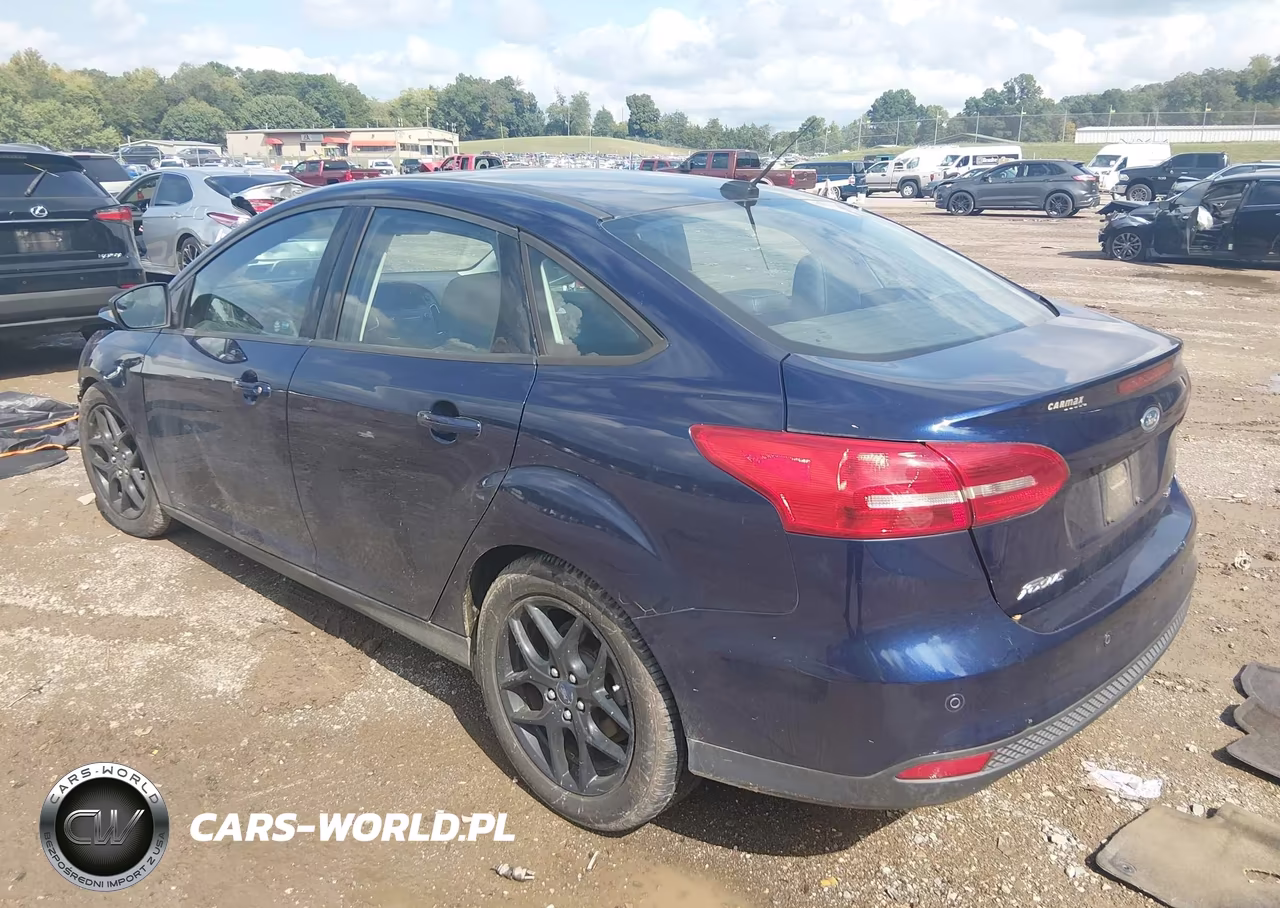 2016 Ford Focus Se VIN:1FADP3F21GL330073 - 3