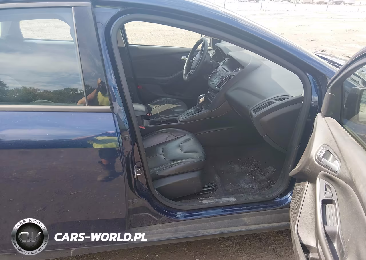 2016 Ford Focus Se VIN:1FADP3F21GL330073 - 5