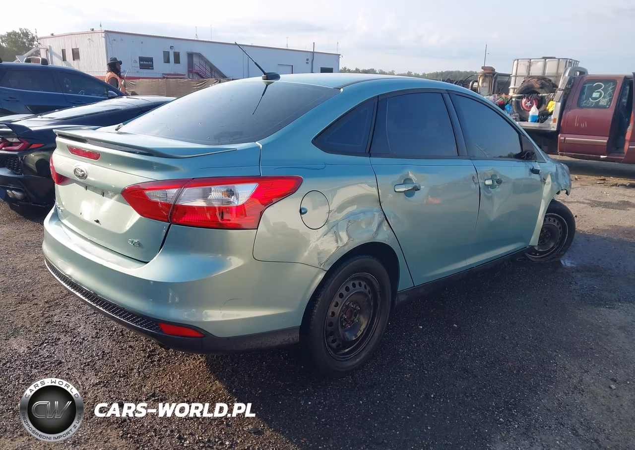 2012 Ford Focus Se VIN:1FAHP3F27CL283465 - 4