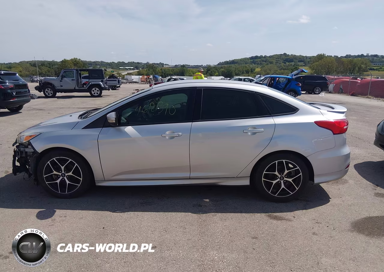 2015 Ford Focus Se VIN:1FADP3F22FL299401 - 15