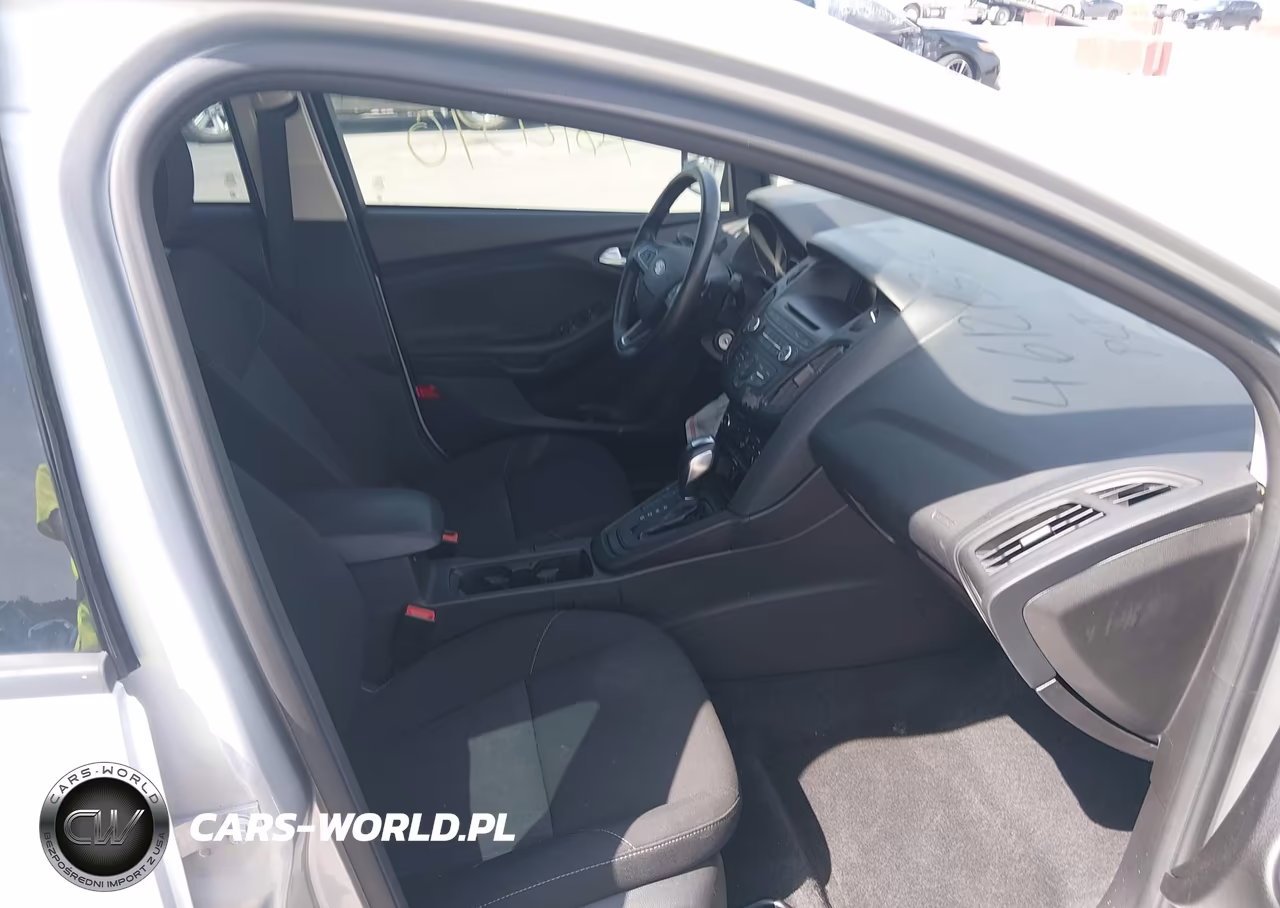 2015 Ford Focus Se VIN:1FADP3F22FL299401 - 5