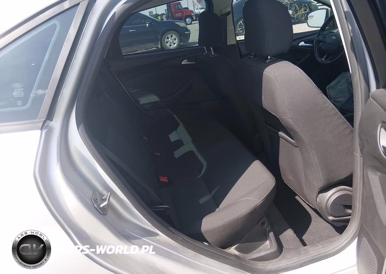 2015 Ford Focus Se VIN:1FADP3F22FL299401 - 8