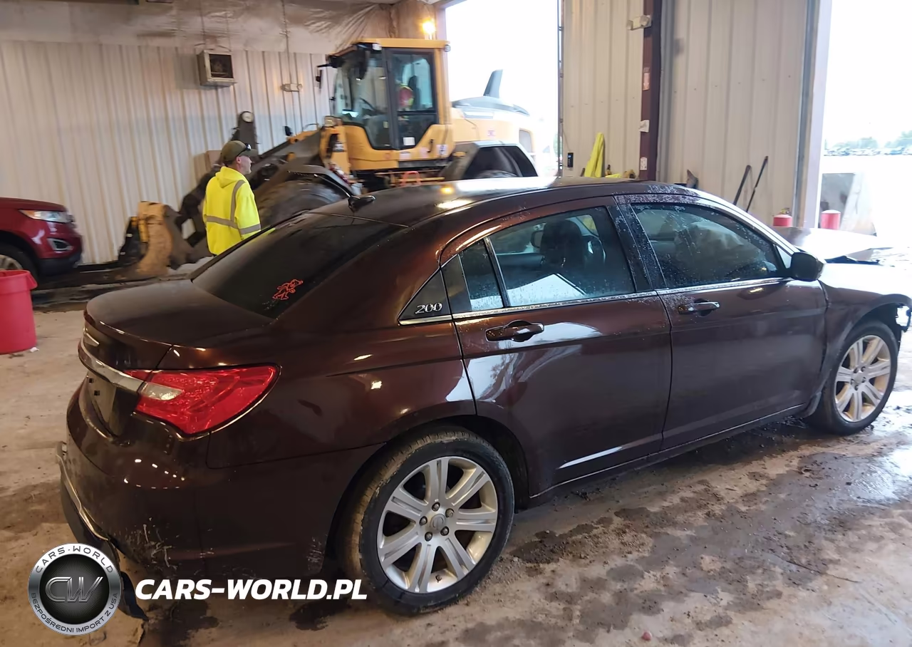2013 Chrysler 200 Touring VIN:1C3CCBBB8DN584580 - 4