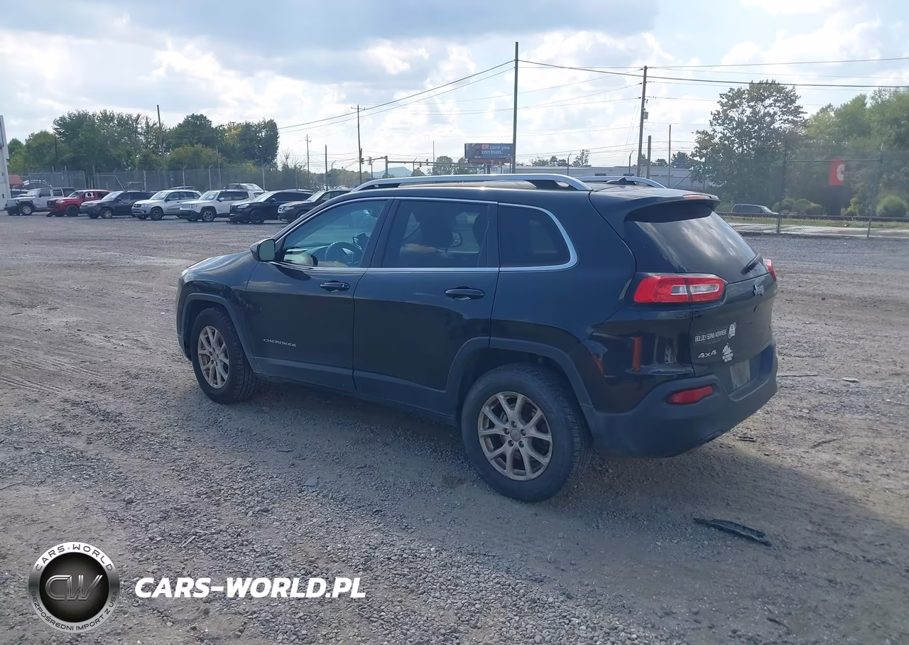 2015 Jeep Cherokee Latitude VIN:1C4PJMCB6FW647718 - 3