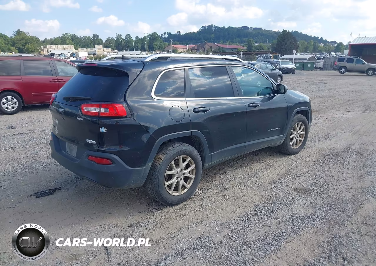 2015 Jeep Cherokee Latitude VIN:1C4PJMCB6FW647718 - 4