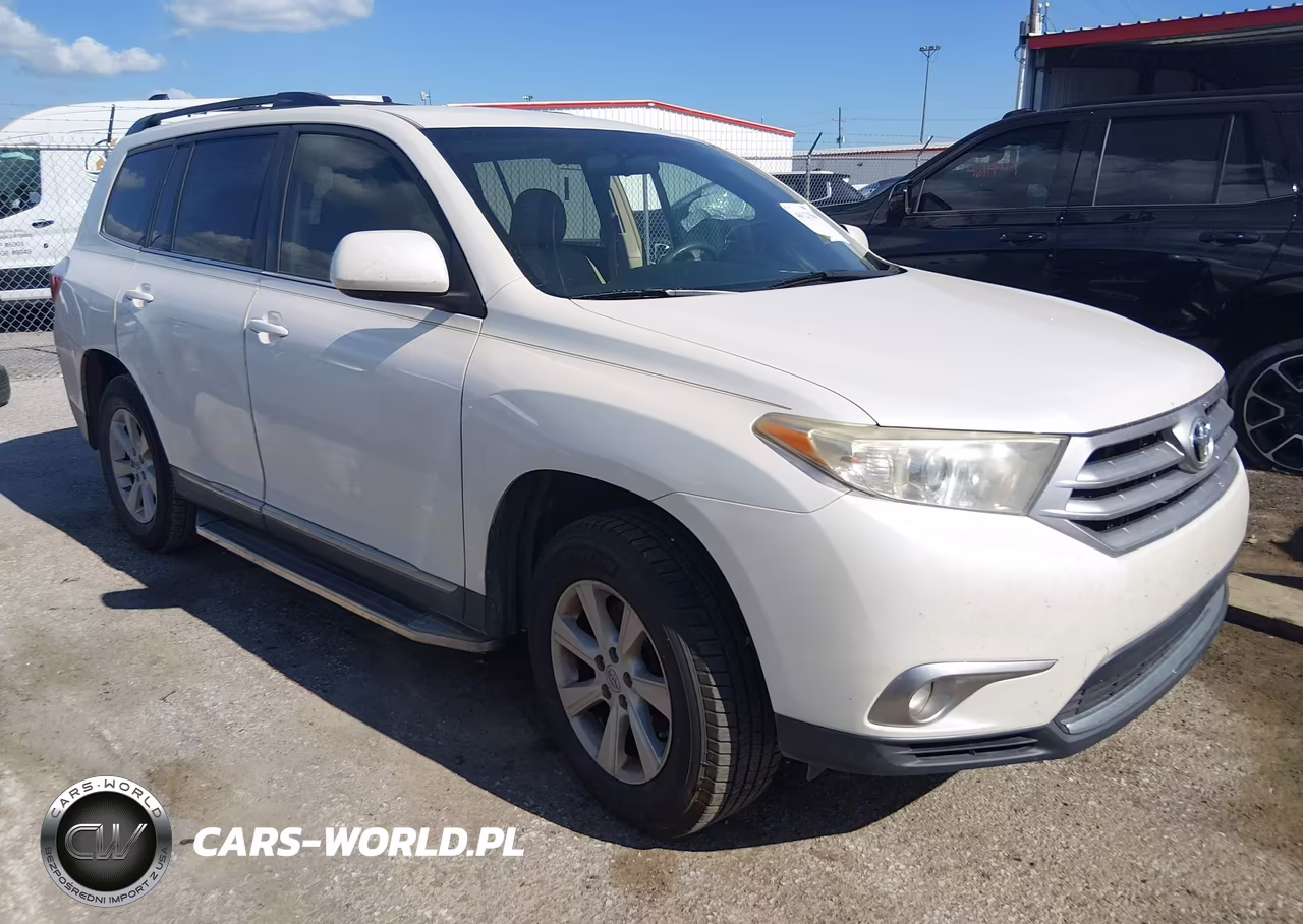 2013 Toyota Highlander Base Plus V6 – zdjęcie 1 z 16