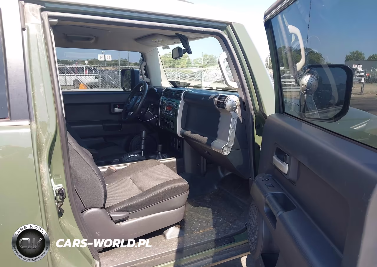 2012 Toyota Fj Cruiser VIN:JTEBU4BF3CK131398 - 5