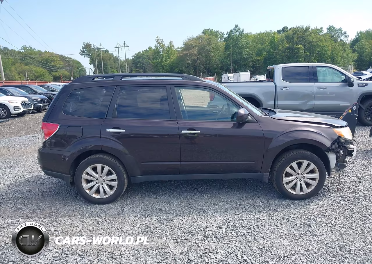 2013 Subaru Forester 2.5X Premium VIN:JF2SHADC3DH437141 - 13