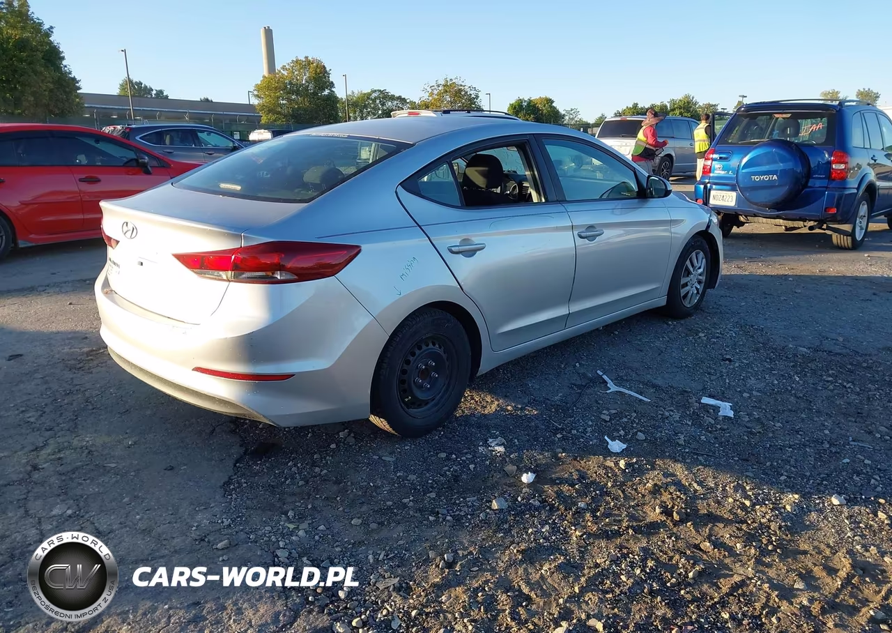 2018 Hyundai Elantra Se VIN:5NPD74LF4JH355925 - 4