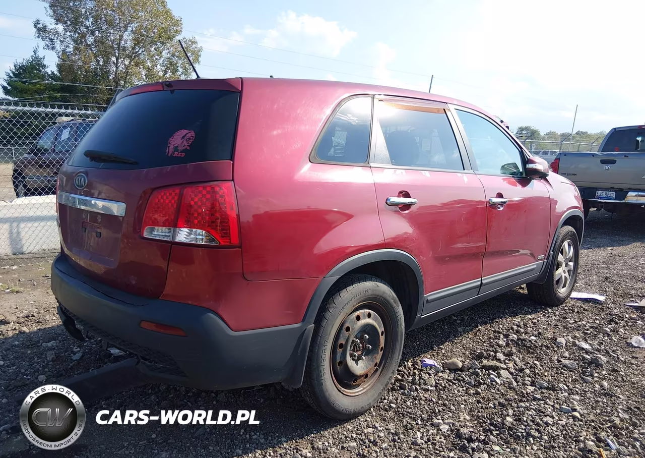 2011 Kia Sorento Lx VIN:5XYKTCA17BG073548 - 4