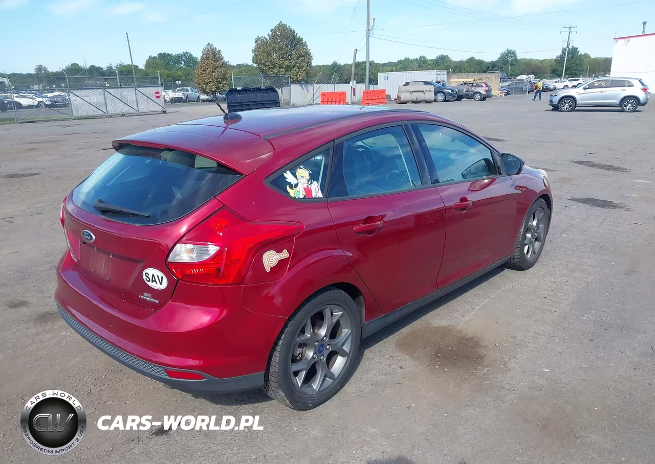 2014 Ford Focus Se VIN:1FADP3K22EL414910 - 4