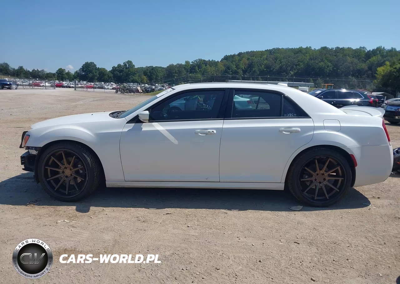 2015 Chrysler 300 300S VIN:2C3CCABT9FH867908 - 14