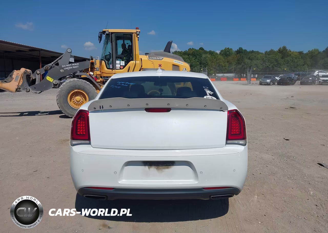 2015 Chrysler 300 300S VIN:2C3CCABT9FH867908 - 16