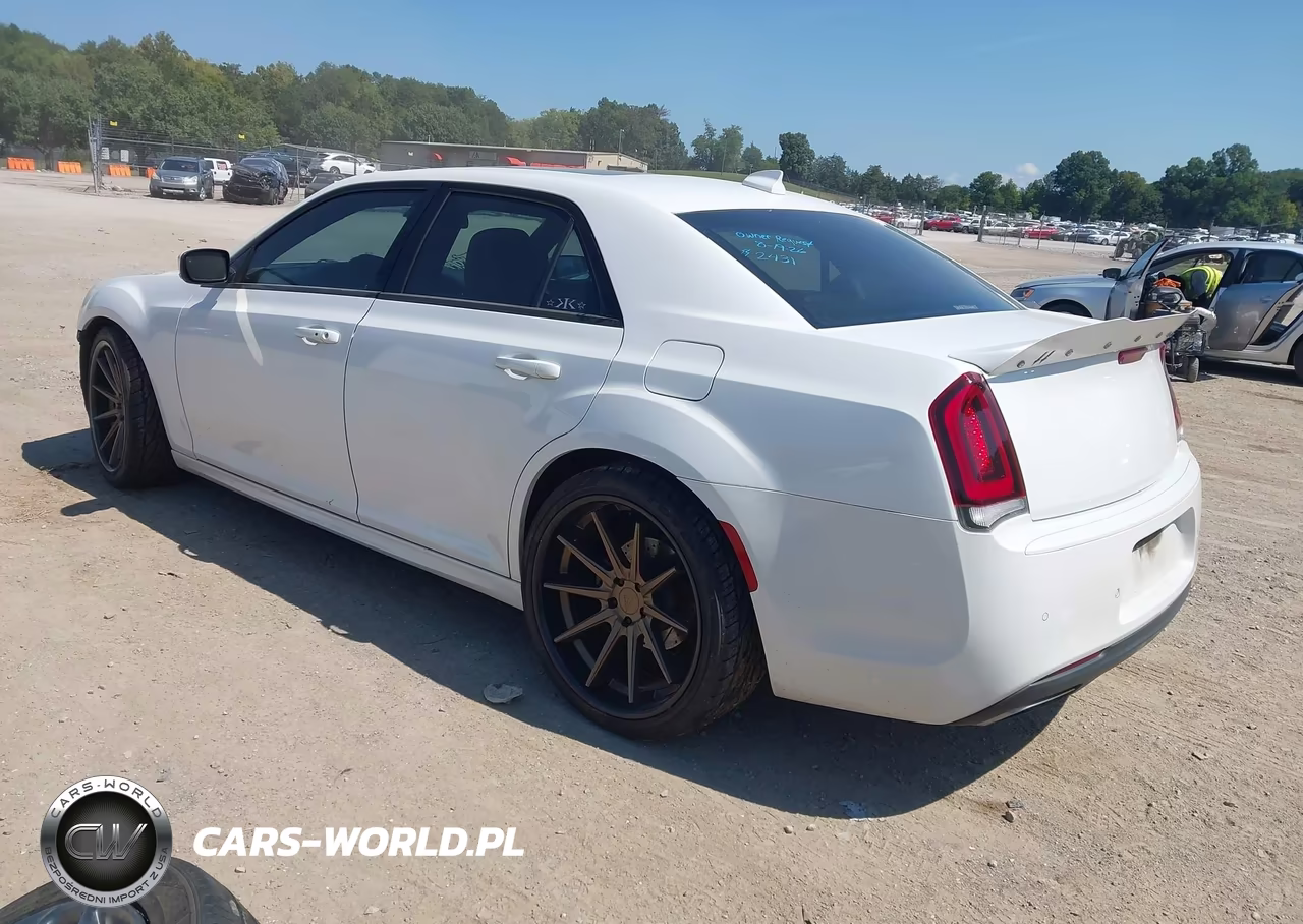 2015 Chrysler 300 300S VIN:2C3CCABT9FH867908 - 3