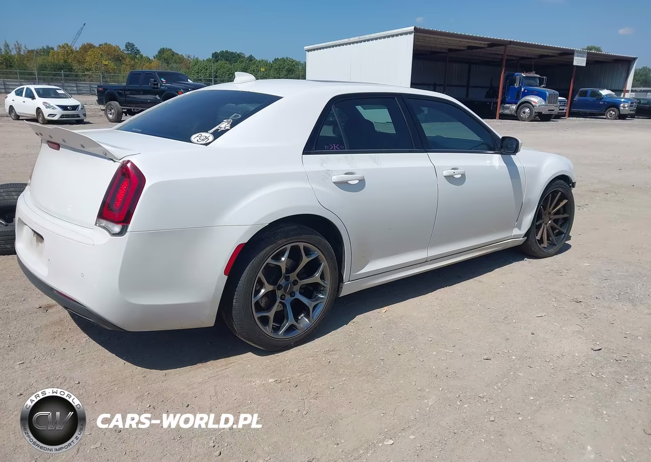 2015 Chrysler 300 300S VIN:2C3CCABT9FH867908 - 4