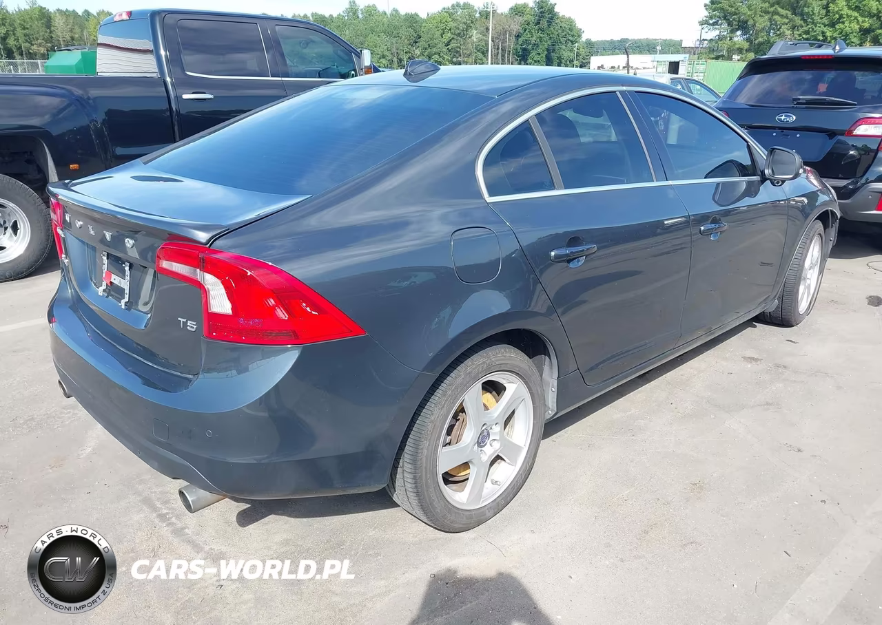 2013 Volvo S60 T5 Platinum VIN:YV1612FS5D2205443 - 4