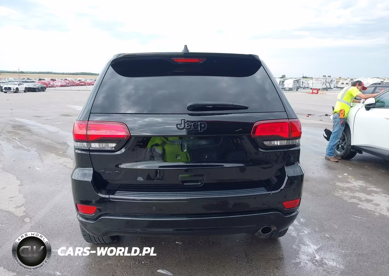 2017 Jeep Grand Cherokee Altitude 4X4 VIN:1C4RJFAG5HC938640 - 16