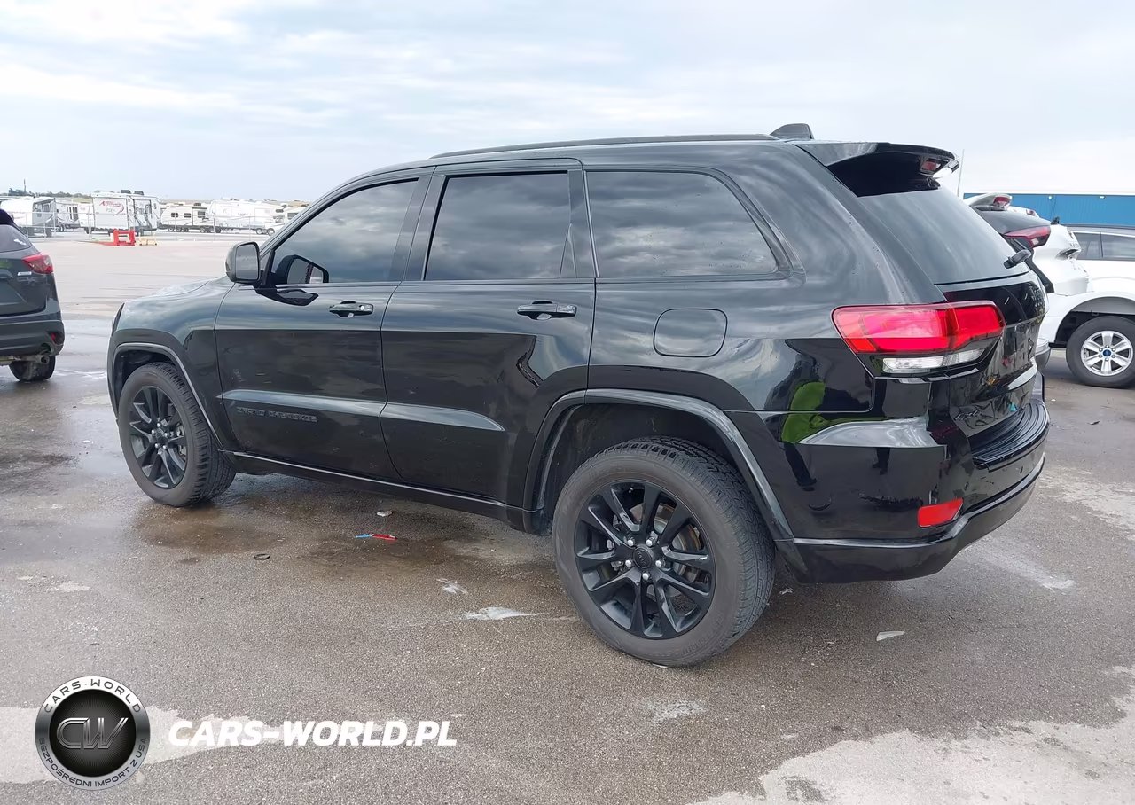 2017 Jeep Grand Cherokee Altitude 4X4 VIN:1C4RJFAG5HC938640 - 3