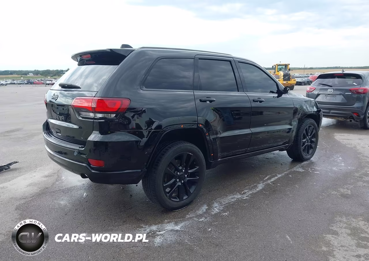 2017 Jeep Grand Cherokee Altitude 4X4 VIN:1C4RJFAG5HC938640 - 4