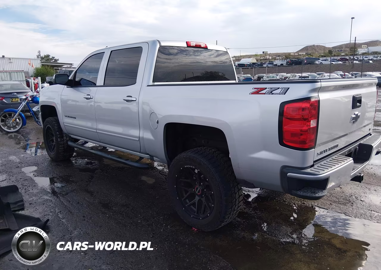 2018 Chevrolet Silverado 1500 2Lt VIN:3GCUKREC3JG347239 - 3
