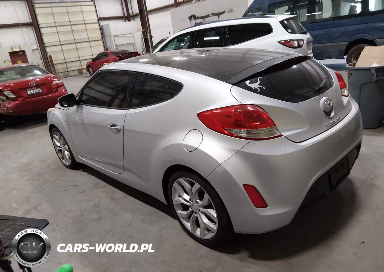 2013 Hyundai Veloster Base W-Black VIN:KMHTC6AD8DU103086 - 3