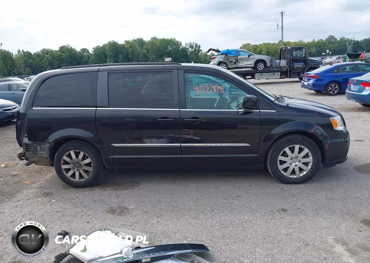 2014 Chrysler Town & Country Touring VIN:2C4RC1BG1ER272178 - 13