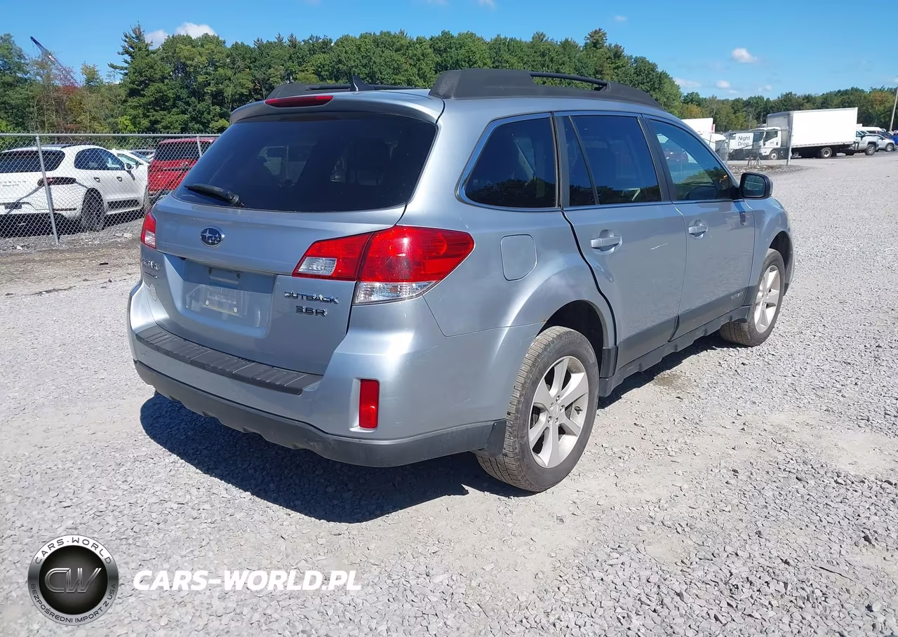 2014 Subaru Outback 3.6R Limited VIN:4S4BRDNCXE2268733 - 4