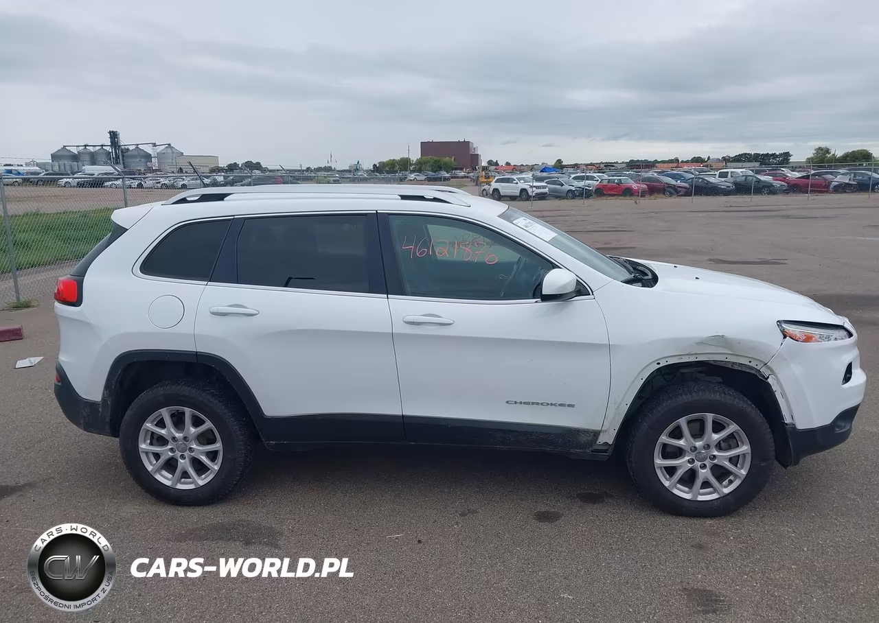 2015 Jeep Cherokee Latitude VIN:1C4PJMCSXFW631070 - 14