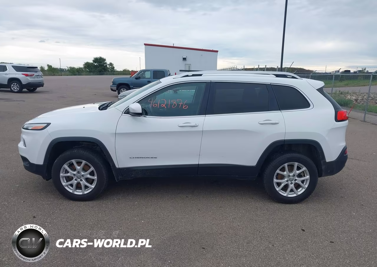 2015 Jeep Cherokee Latitude VIN:1C4PJMCSXFW631070 - 15