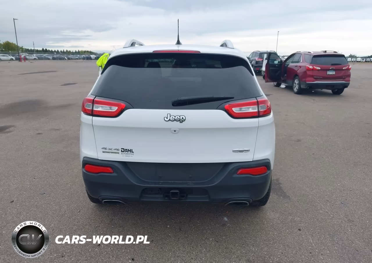 2015 Jeep Cherokee Latitude VIN:1C4PJMCSXFW631070 - 17