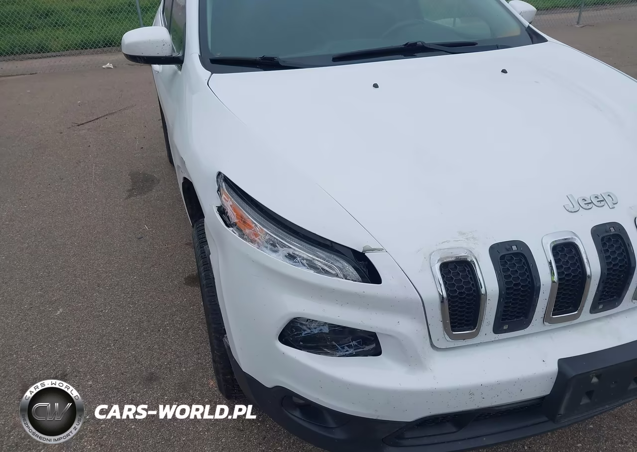 2015 Jeep Cherokee Latitude VIN:1C4PJMCSXFW631070 - 18