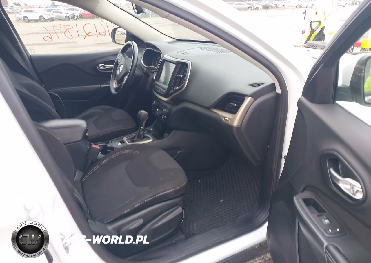 2015 Jeep Cherokee Latitude VIN:1C4PJMCSXFW631070 - 5