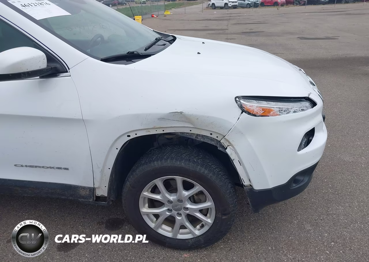 2015 Jeep Cherokee Latitude VIN:1C4PJMCSXFW631070 - 6
