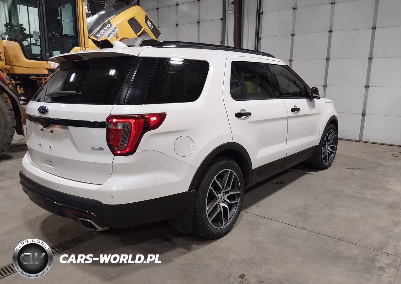 2016 Ford Explorer Sport VIN:1FM5K8GT1GGC33915 - 4