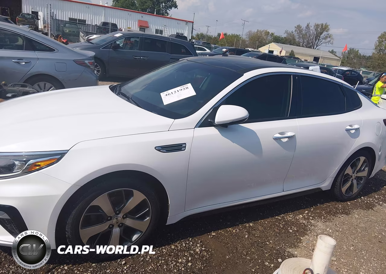 2019 Kia Optima S VIN:5XXGT4L35KG365889 - 14