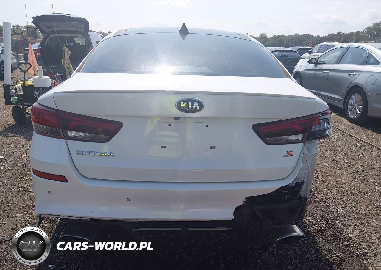 2019 Kia Optima S VIN:5XXGT4L35KG365889 - 16