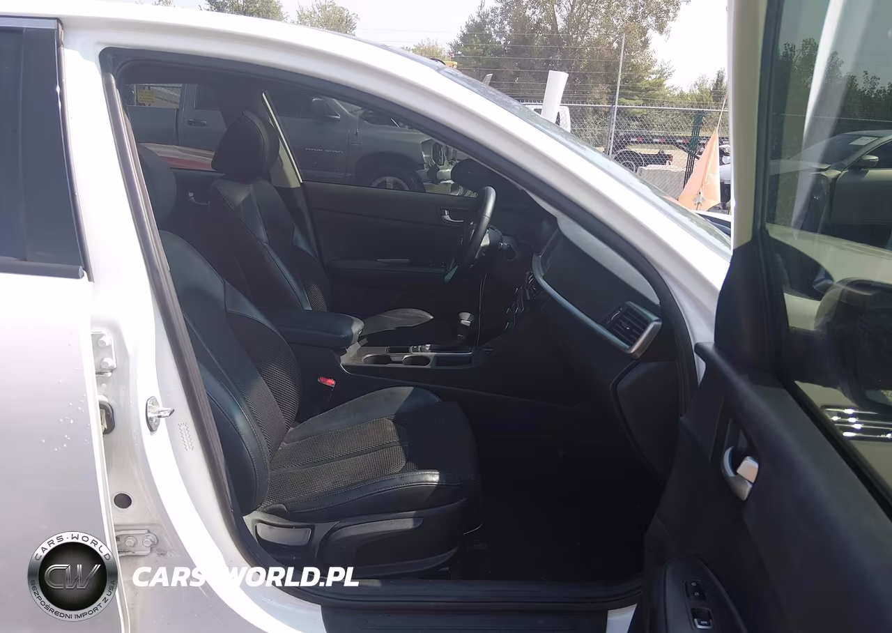 2019 Kia Optima S VIN:5XXGT4L35KG365889 - 5