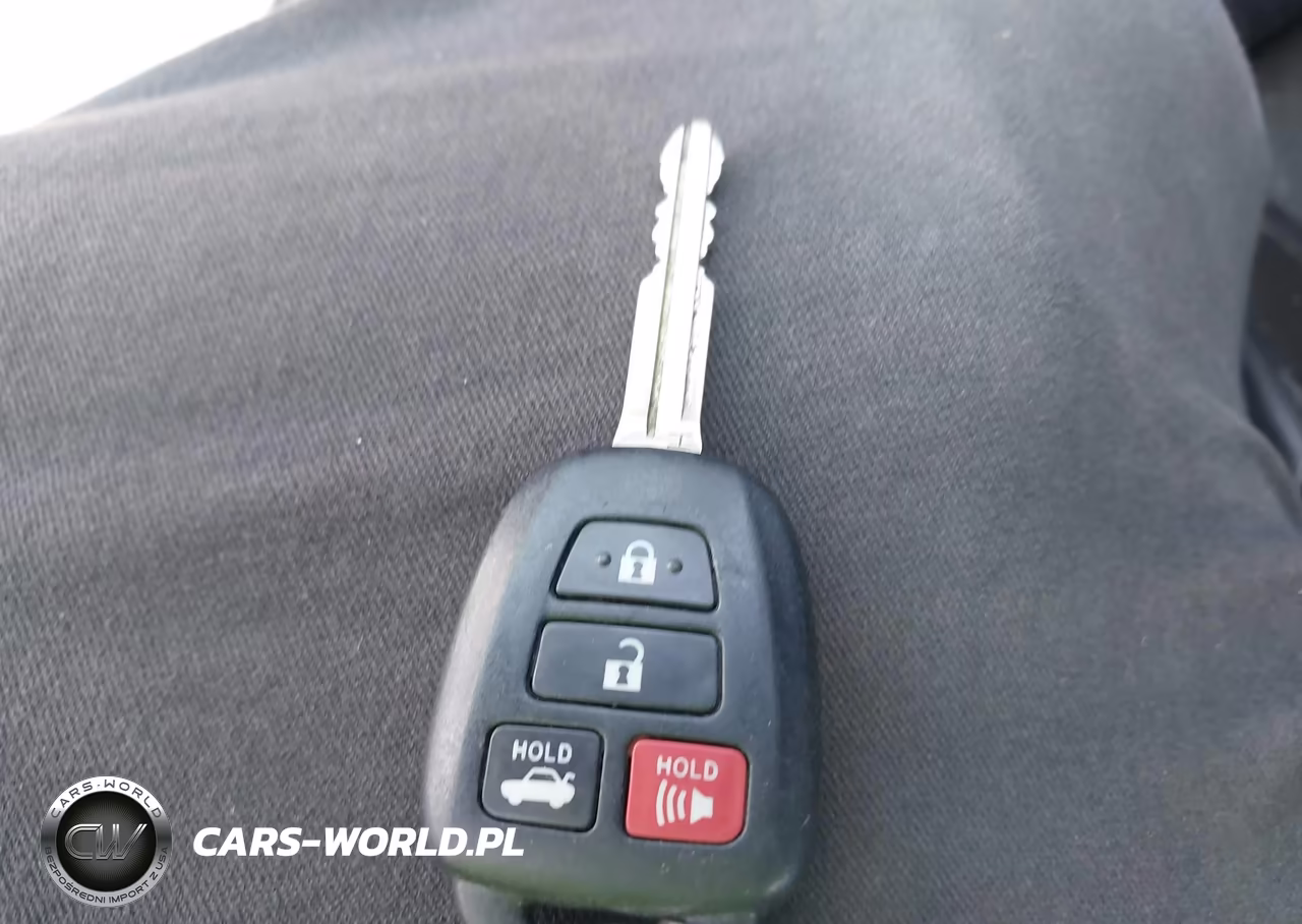 2017 Toyota Corolla Le VIN:2T1BURHE1HC837021 - 11