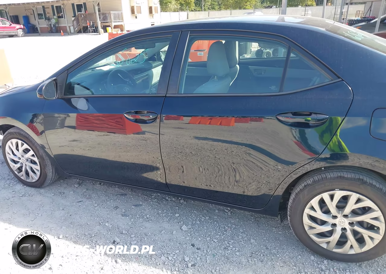 2017 Toyota Corolla Le VIN:2T1BURHE1HC837021 - 14