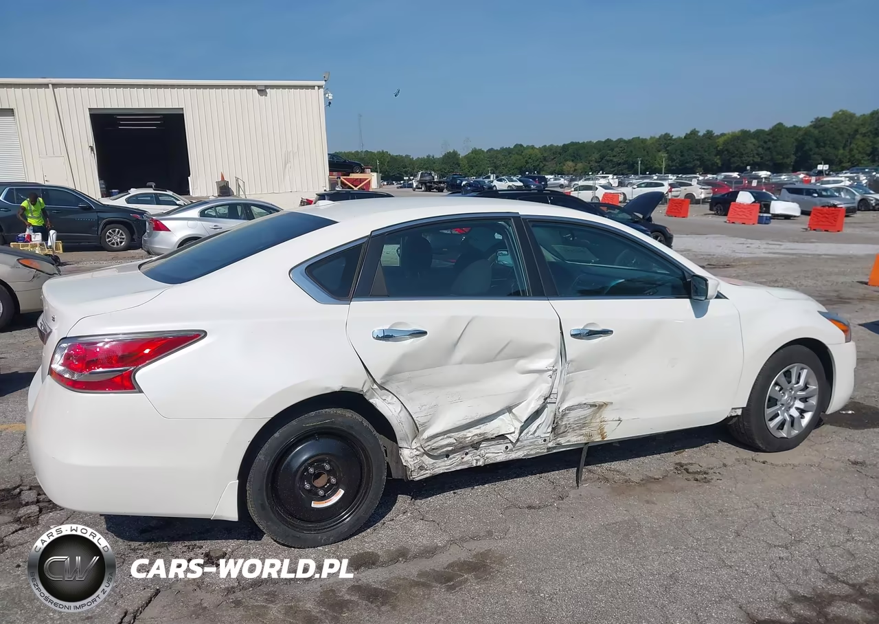 2015 Nissan Altima 2.5 S VIN:1N4AL3AP7FN350283 - 12