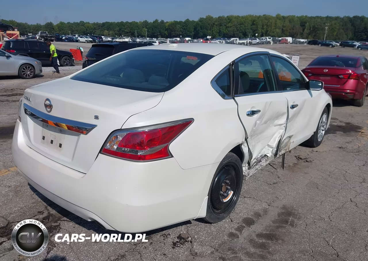 2015 Nissan Altima 2.5 S VIN:1N4AL3AP7FN350283 - 4