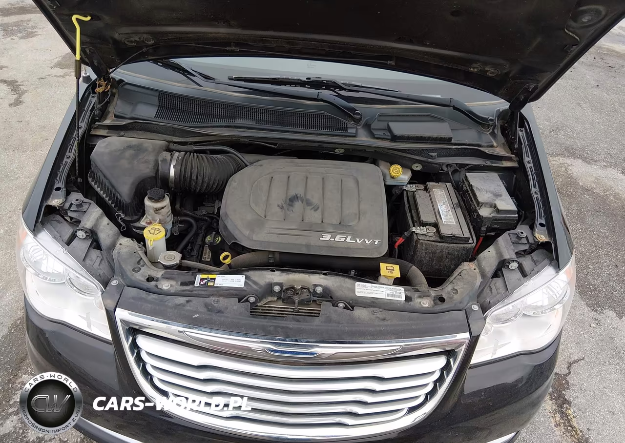 2015 Chrysler Town & Country Lx VIN:2C4RC1AG8FR675335 - 10