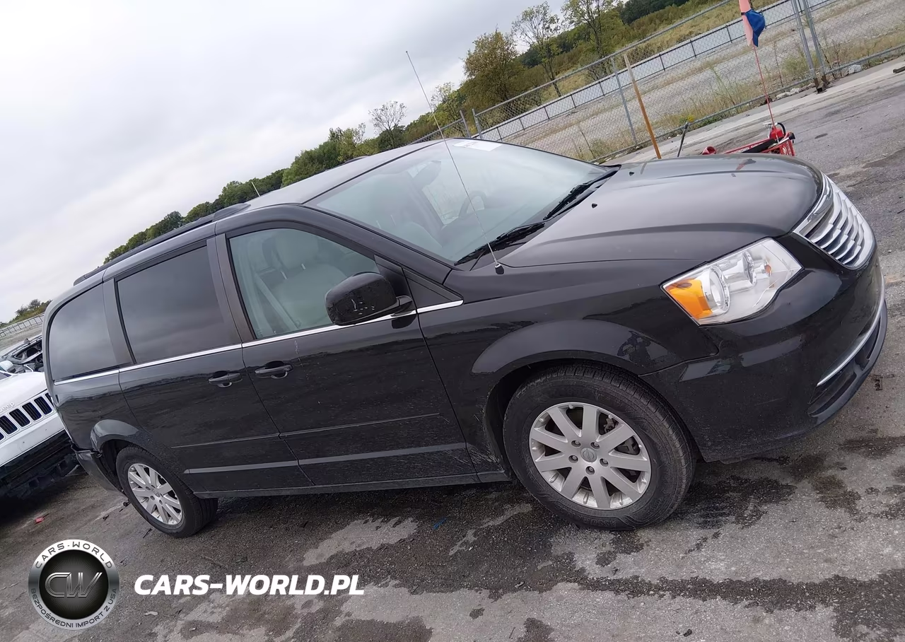 2015 Chrysler Town & Country Lx VIN:2C4RC1AG8FR675335 - 13