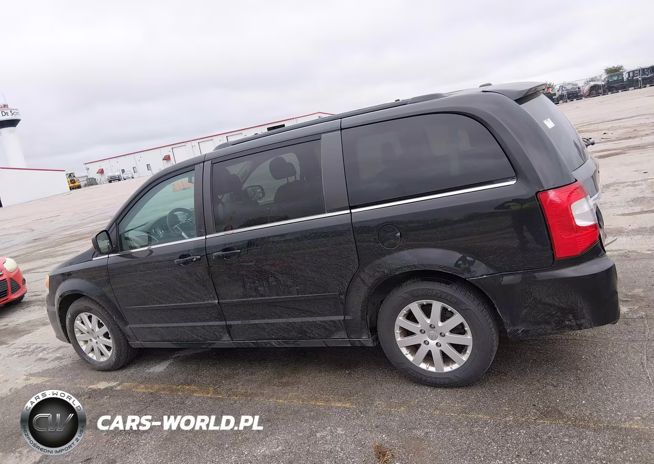 2015 Chrysler Town & Country Lx VIN:2C4RC1AG8FR675335 - 14