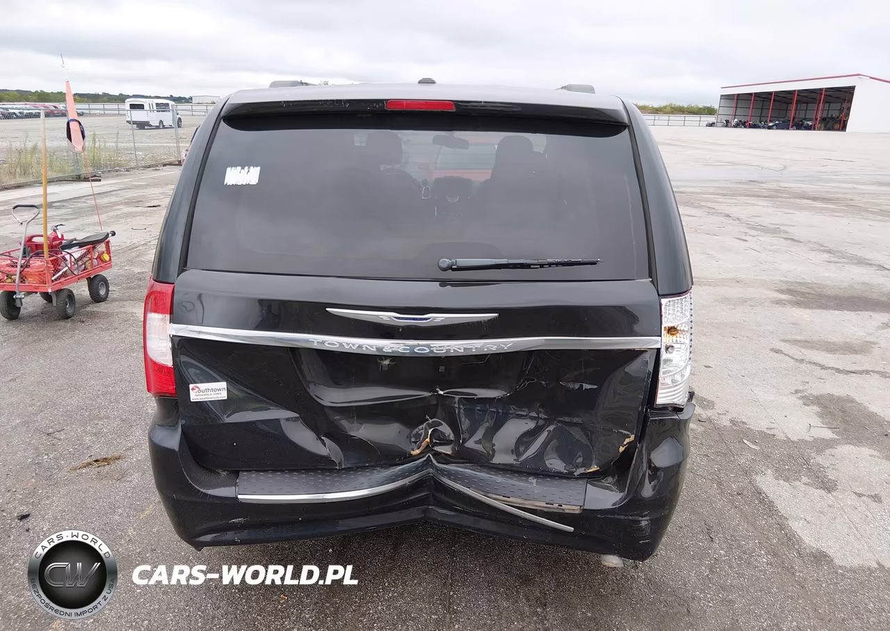 2015 Chrysler Town & Country Lx VIN:2C4RC1AG8FR675335 - 16