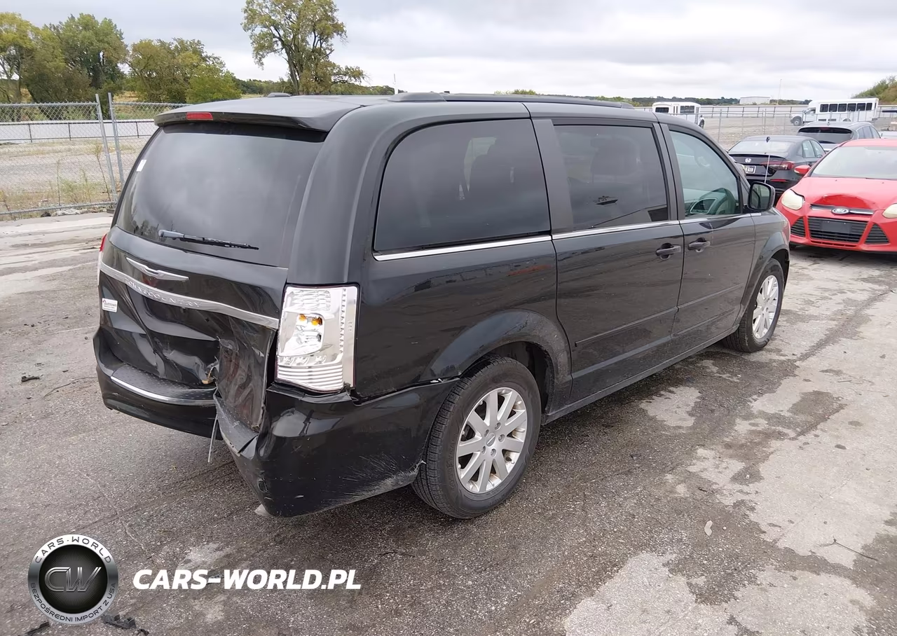 2015 Chrysler Town & Country Lx VIN:2C4RC1AG8FR675335 - 4