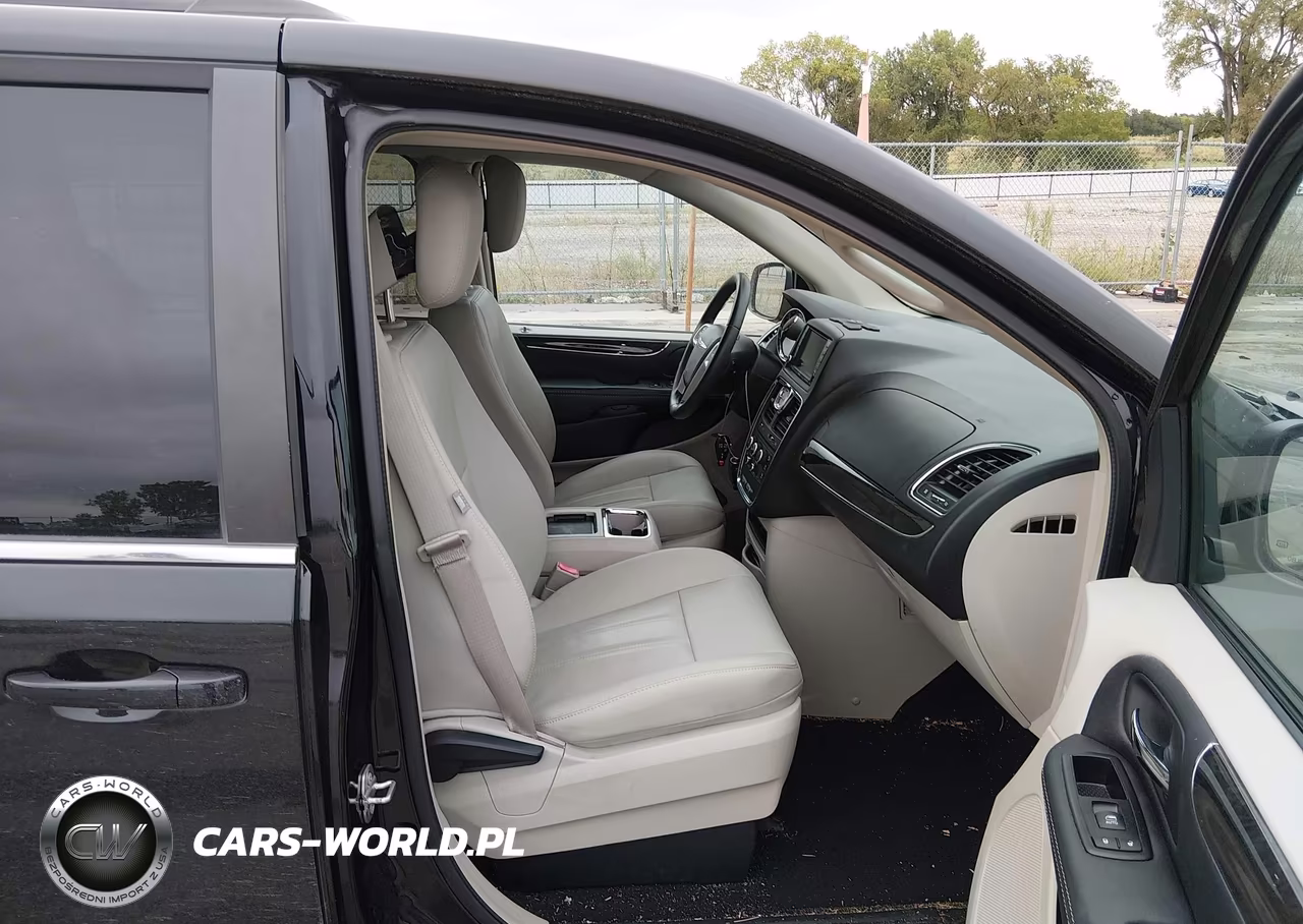 2015 Chrysler Town & Country Lx VIN:2C4RC1AG8FR675335 - 5
