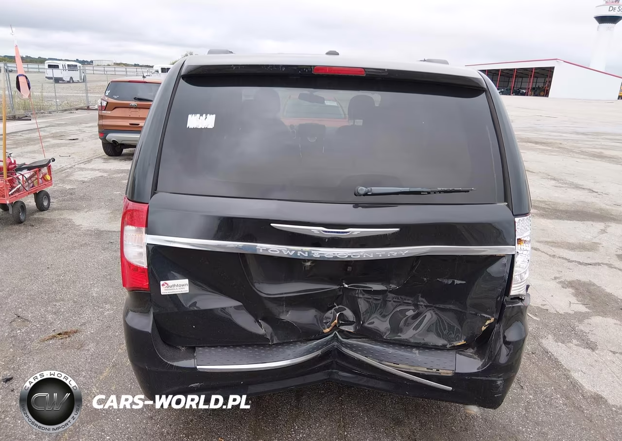 2015 Chrysler Town & Country Lx VIN:2C4RC1AG8FR675335 - 6