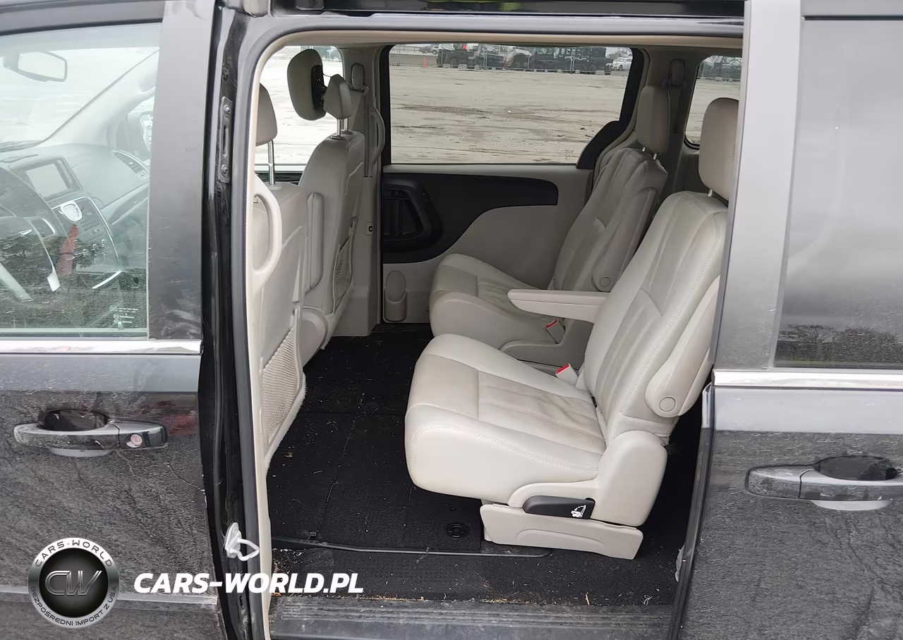 2015 Chrysler Town & Country Lx VIN:2C4RC1AG8FR675335 - 8