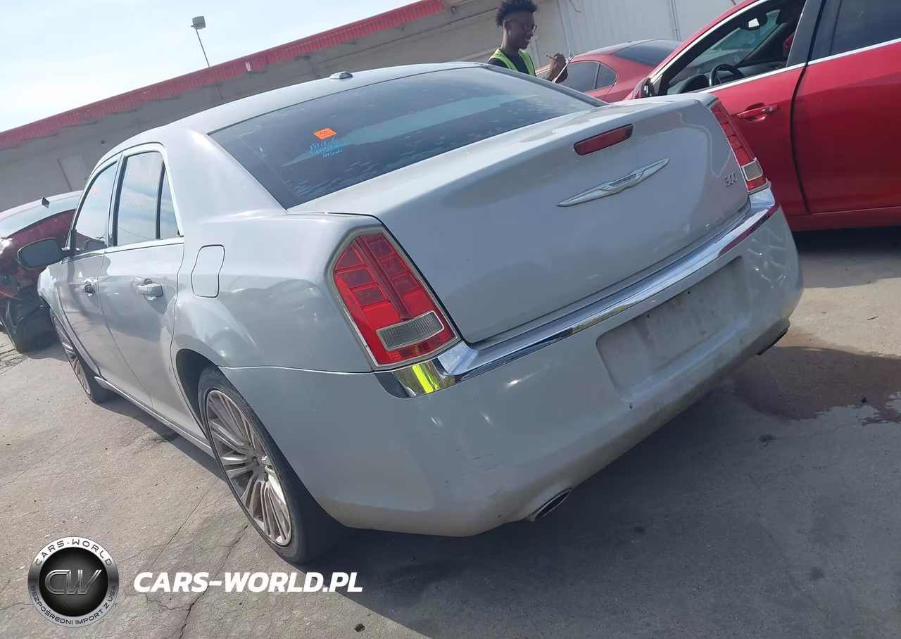 2014 Chrysler 300 VIN:2C3CCAAG3EH345732 - 3